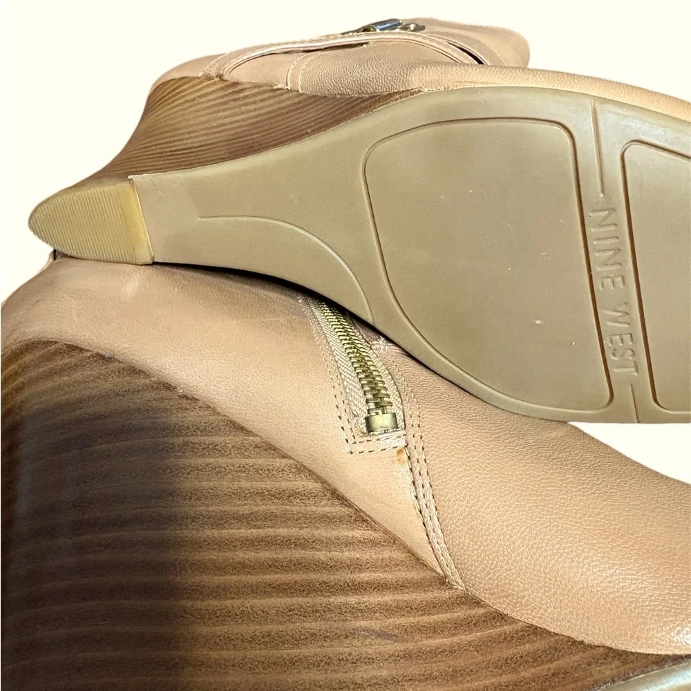 Nine West tan wedge heel ankle gold buckle leather boot size 8